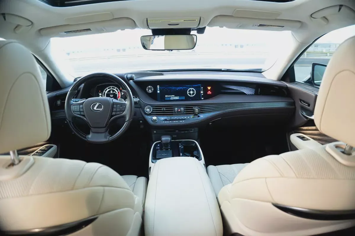 LEXUS LS 2020-8-8