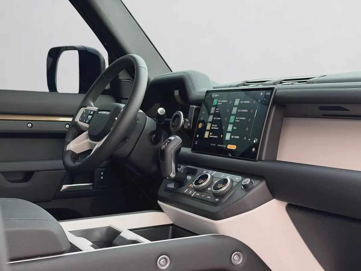 AGENCY WARRANTY & SERVICE CONTRACT UNTIL 2030  | LAND ROVER DEFENDER 110 HSE X-DYNAMIC | GCC SPECS-10-10