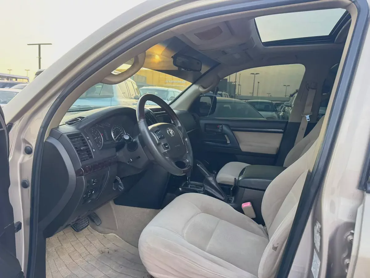 Toyota Land Cruiser GXR 2010 - GCC Specs - Well Maintained-4-4