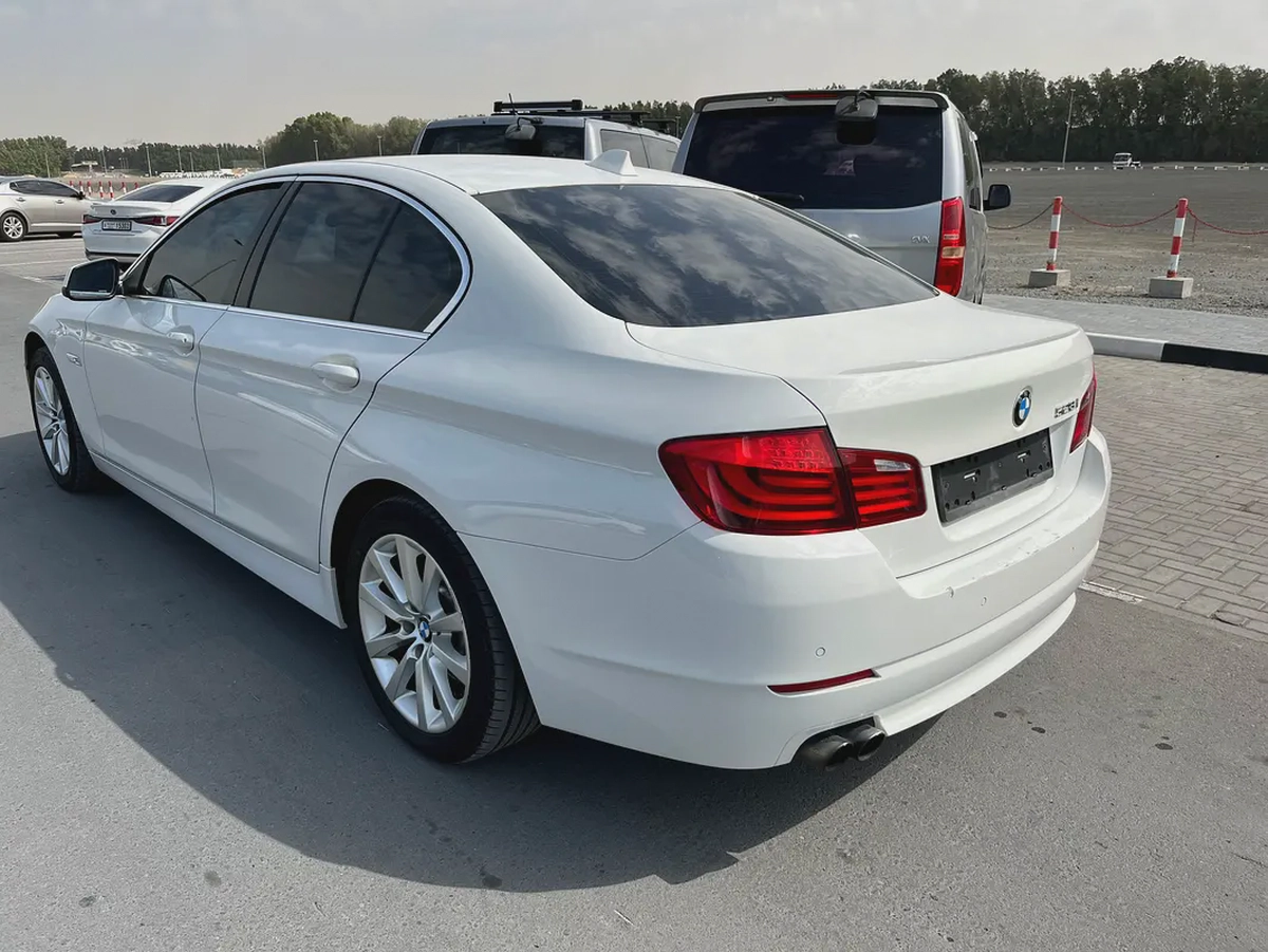 BMW 528i-4-4