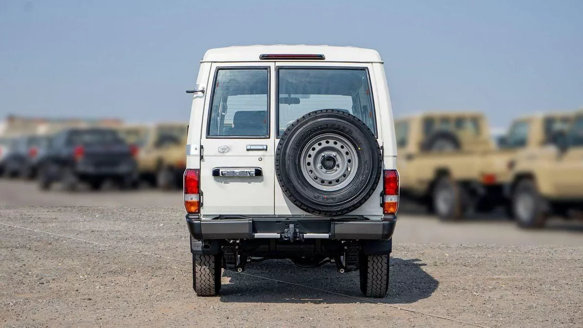 Toyota Land Cruiser 70 LC 78 HARDTOP 4.0L MT Toyota LC78 Hard Top 4.2L V6 Diesel MT MY2025 for export only-3-0
