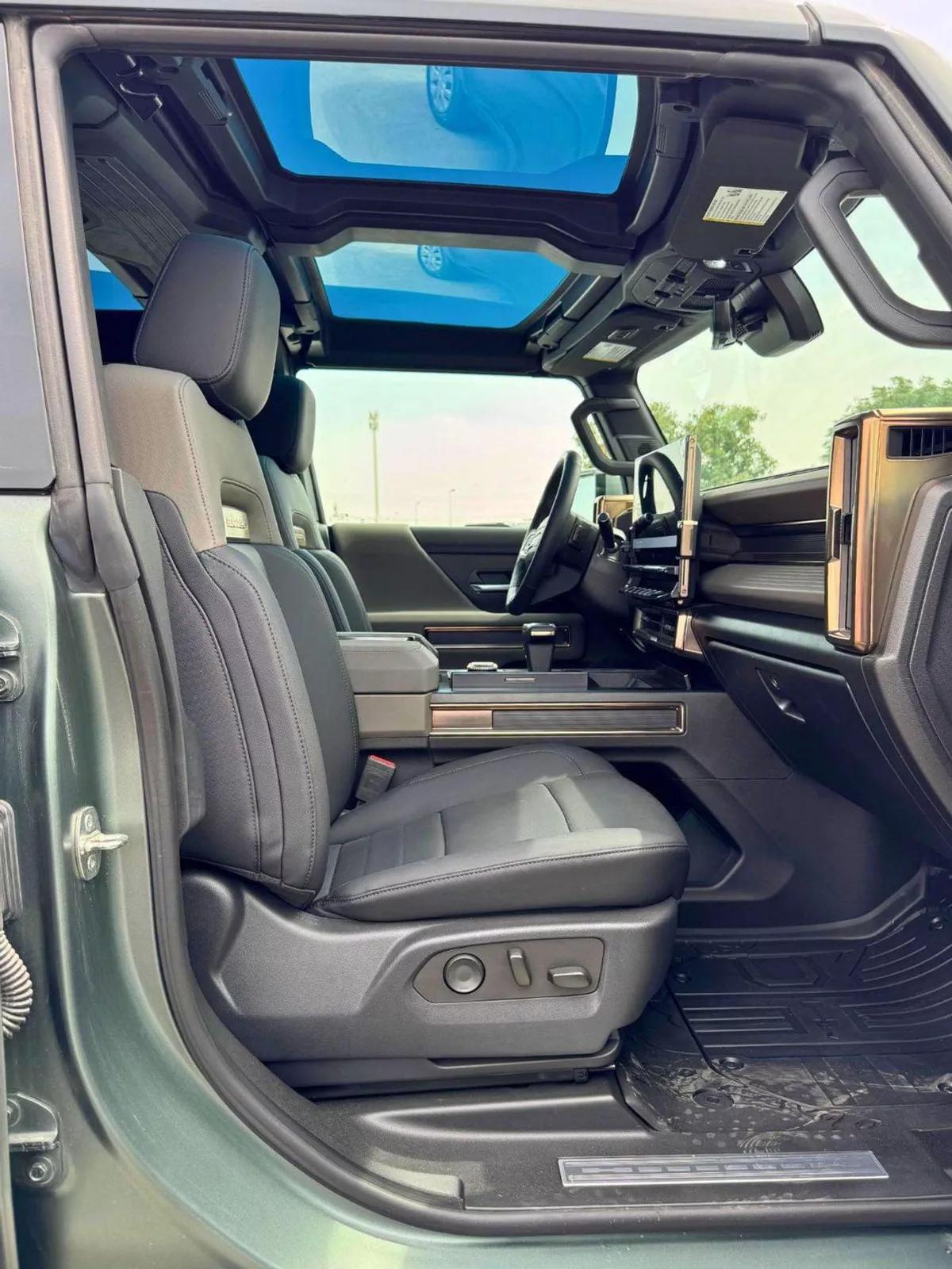 GMC Hummer EV EDITION 1 FIRST EDITION  1.5L / ELECTRIC / 360* CAMERA / PANORAMIC ROOF (CODE # 69055)-5-0