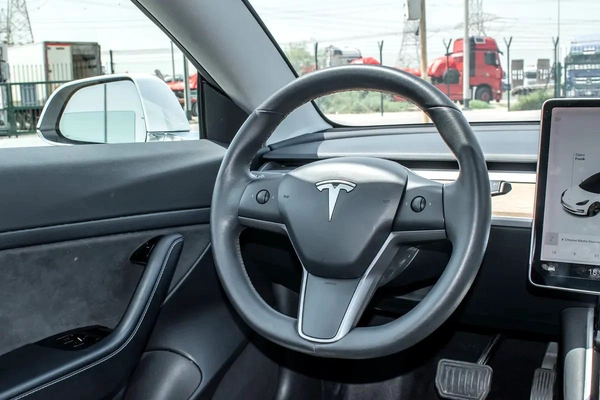 2020 - TESLA MODEL 3 STANDARD - AMERICAN SPECS - ONLY 61,000 KM