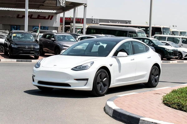 2020 - TESLA MODEL 3 STANDARD - AMERICAN SPECS - ONLY 61,000 KM