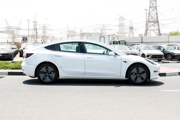 2020 - TESLA MODEL 3 STANDARD - AMERICAN SPECS - ONLY 61,000 KM