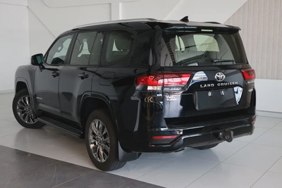 Toyota Land Cruiser 2023 GXR - GCC Specs - Low Mileage 47000km-Excellent condition-3