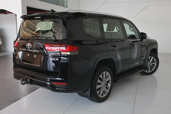 Toyota Land Cruiser 2023 GXR - GCC Specs - Low Mileage 47000km-Excellent condition