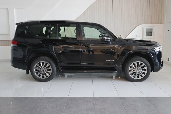 Toyota Land Cruiser 2023 GXR - GCC Specs - Low Mileage 47000km-Excellent condition
