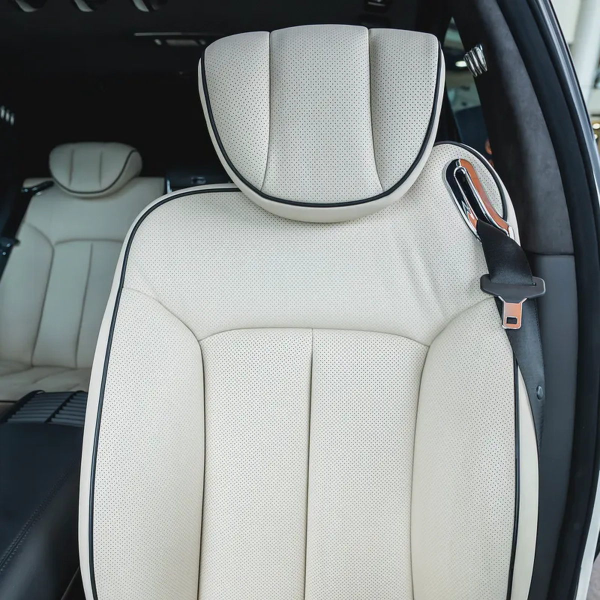 Maybach 57 S - 2009 - GCC Specs - 11,000KM-IMMCULATE CONDITION-9-9