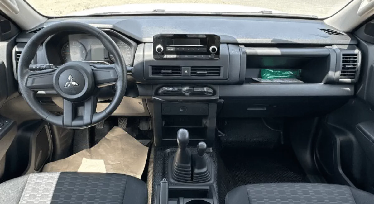 Mitsubishi L200 GL Mitsubishi L200 2.4L DIESEL DC 4WD GL New Face 5MT-4-0