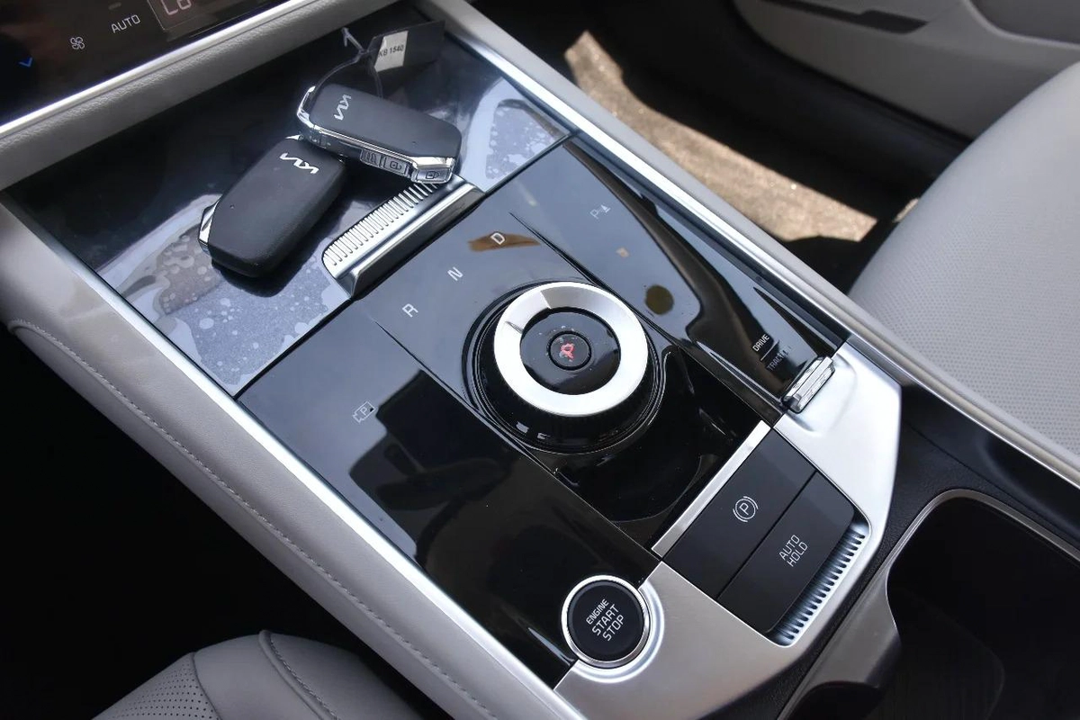 SPORTAGE LOADED 2024 | WHITE-6-6