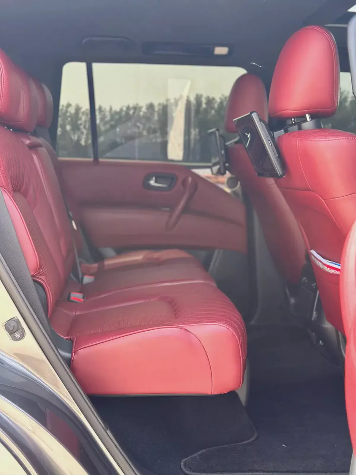 Nissan Patrol Platinum 2023 | V8 400hp | GCC | VIP Custom Interior | Starlight Ceiling-15-15