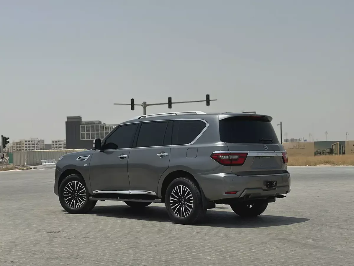 Nissan Patrol Platinum 2023 | V8 400hp | GCC | VIP Custom Interior | Starlight Ceiling-1-1