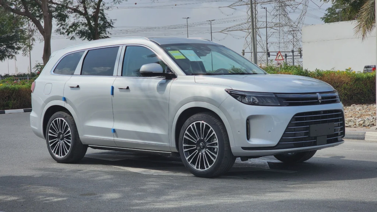 AITO M7 (Silver)