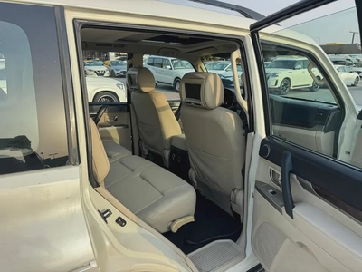 Mitsubshi pajero 2014 fullopshin white color GCC calen car-11