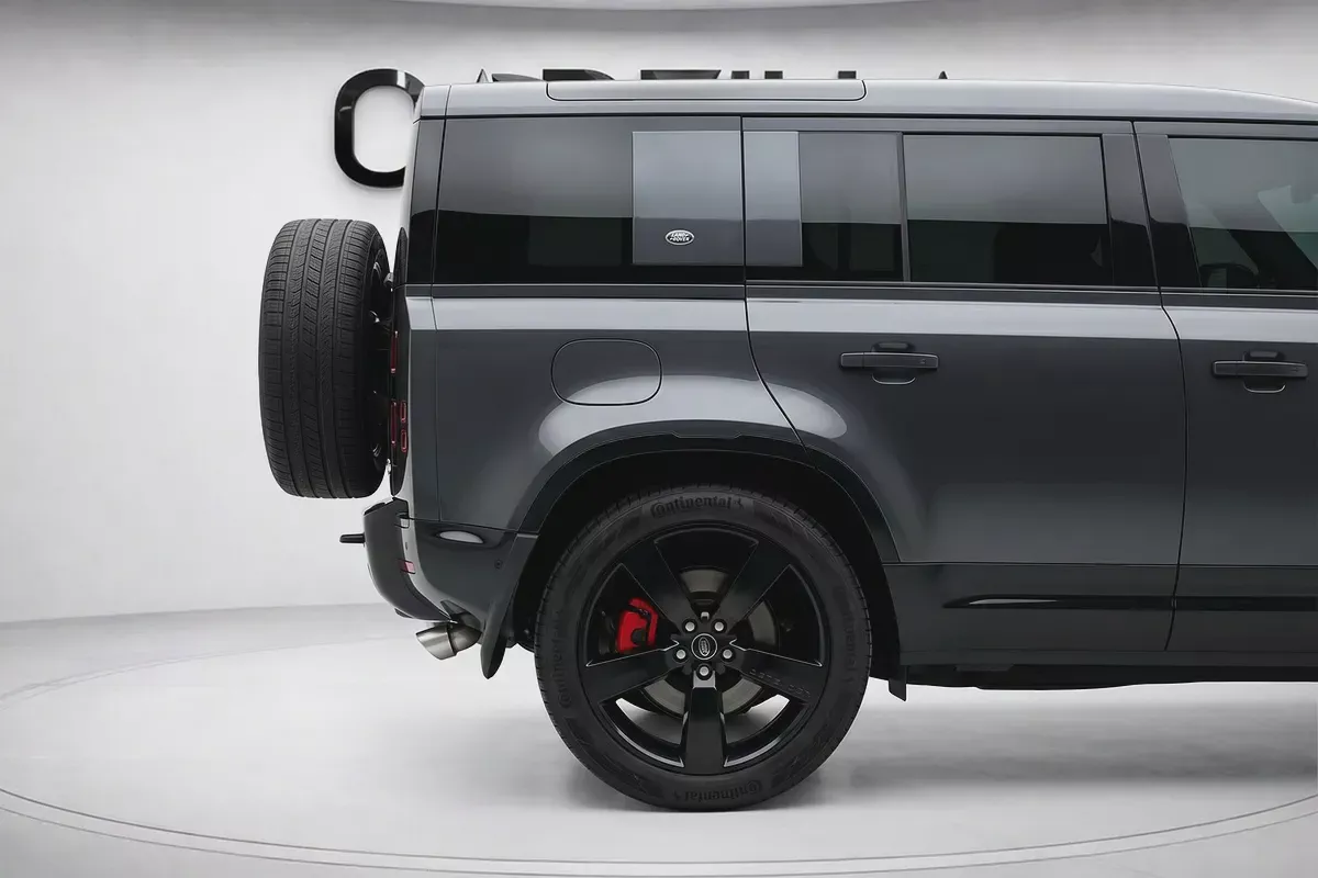 Land Rover Defender P525 2023 l AED 7,050 P.M l 0% Downpayment l Excellent Condition-4-4