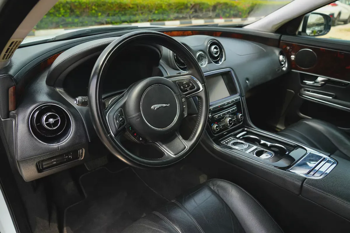 JAGUAR XJL LUXURY 2013!! GCC SPECS-4-4