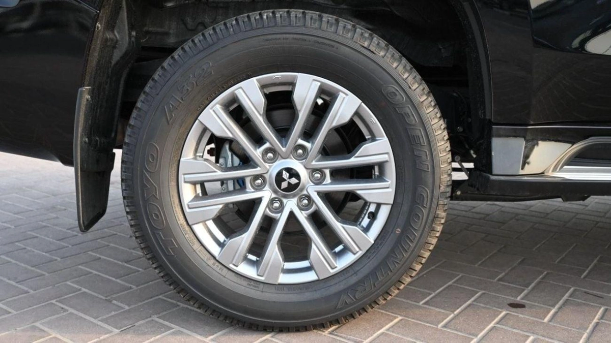 Mitsubishi Pajero Sport Pajero sport 2.4 deisel automatic-6-0