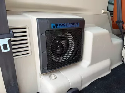 Mitsubishi Pajero  3.5L Petrol | RockFord System | Sunroof-6