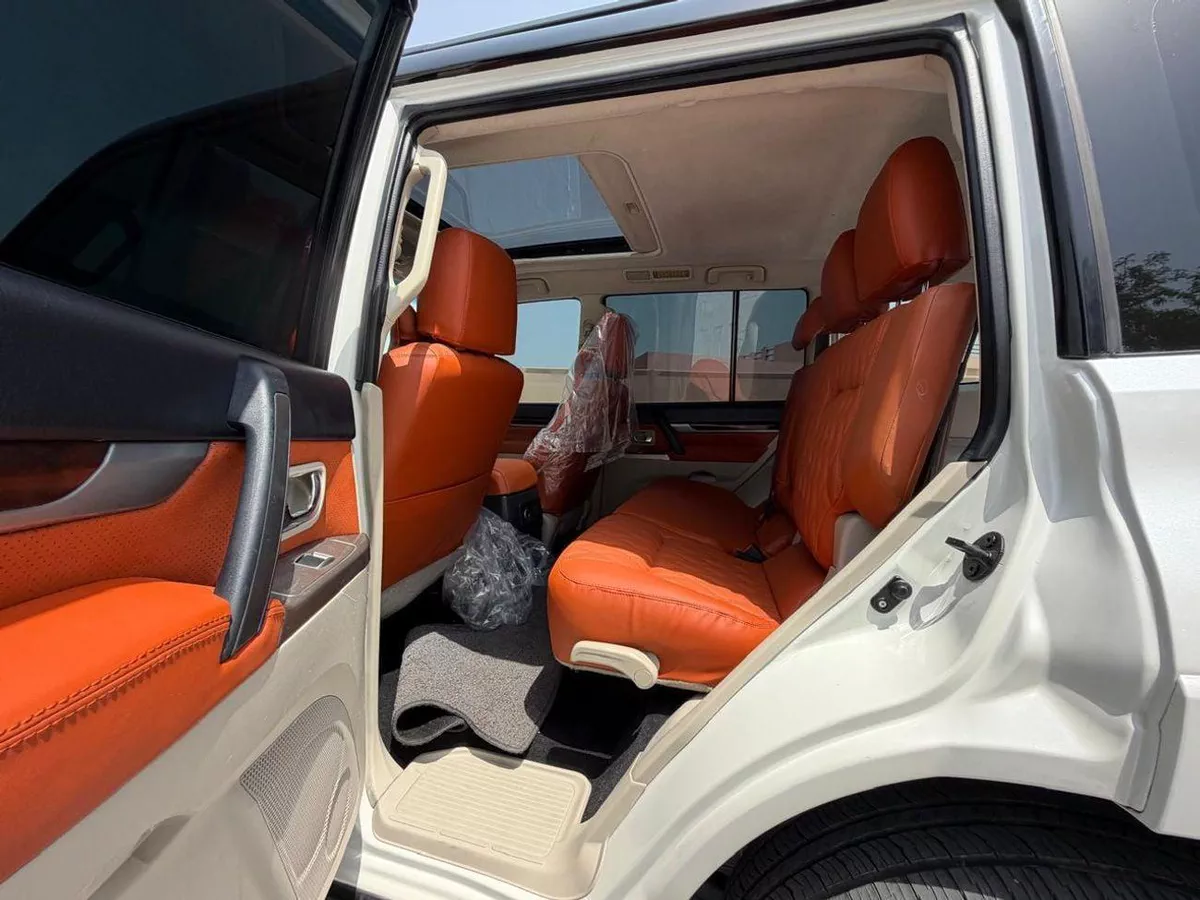 Mitsubishi Pajero  3.5L Petrol | RockFord System | Sunroof-10-0