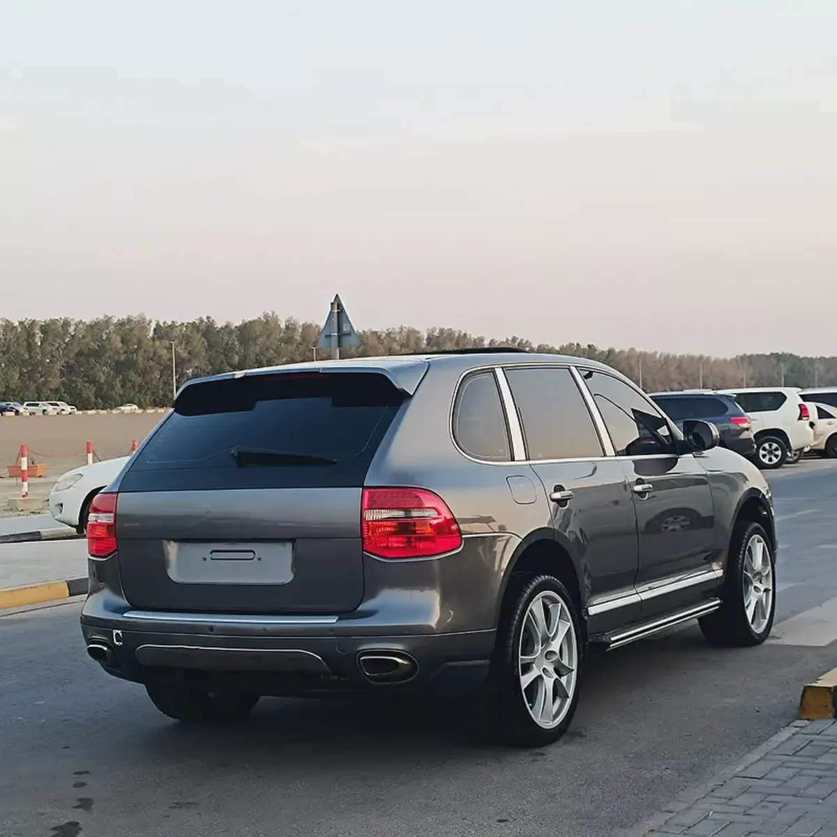Well Maintained 2008 Porsche Cayenne Platinum Edition | GCC Specs-3-3