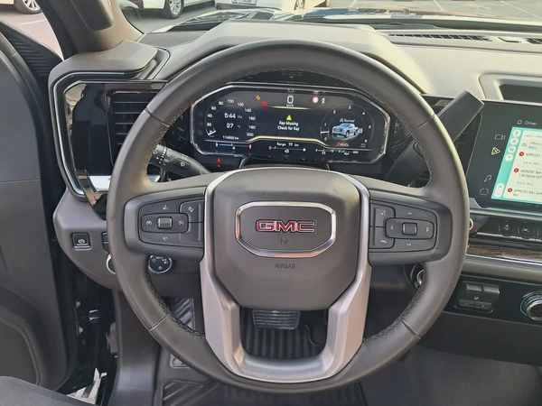 GMC Sierra SLE 5.3L Gcc Specs Single Owner 100% Original Paint Accident Free Very Well Maintained