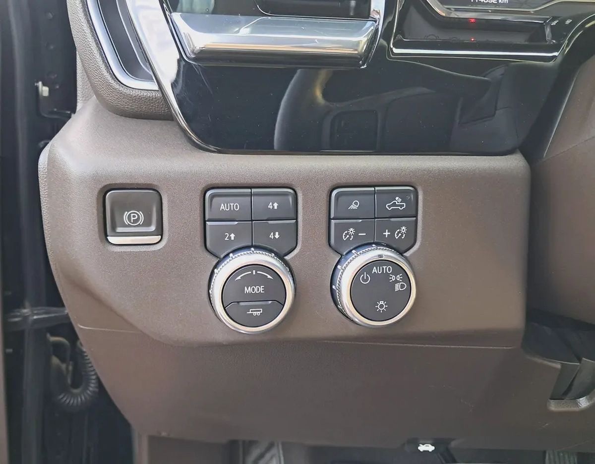 GMC Sierra SLE 5.3L Gcc Specs Single Owner 100% Original Paint Accident Free Very Well Maintained-18-18