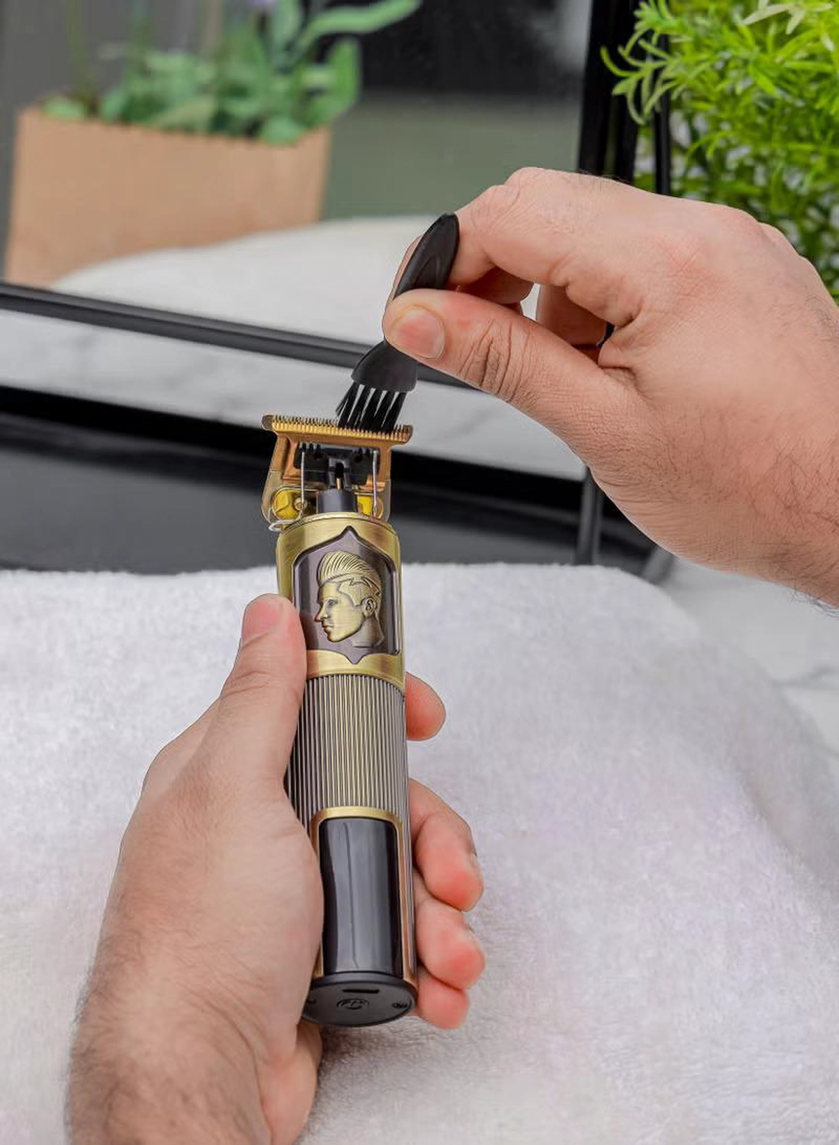  Olsenmark Outliner Hair Clipper- OMTR4110, Hair and Beard Clipper with High Capacity and Fast Charging, Powerful Performance, LED Display, Perfect for Home and Saloon Styling-6-6