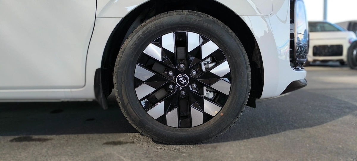 Hyundai Staria 2025 Diesel | 9 Seater Luxury | GCC Specs | Ready to Drive-16-16