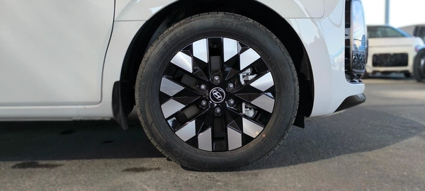 Hyundai Staria 2025 Diesel | 9 Seater Luxury | GCC Specs | Ready to Drive