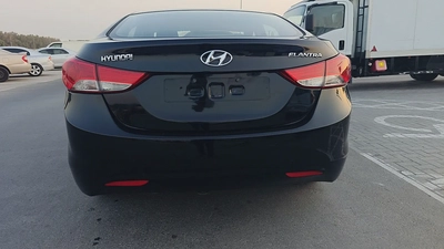 Reliable Hyundai Elantra 2014 | GCC Specs | Well Maintained-8