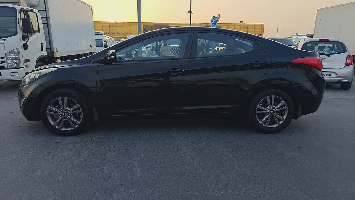 Reliable Hyundai Elantra 2014 | GCC Specs | Well Maintained-3-3