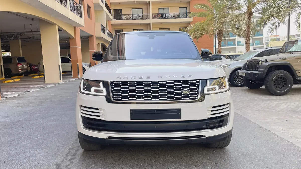 Land Rover Range Rover Vogue 2019 GCC Specs V6 Accident Free Original Paint-2-2