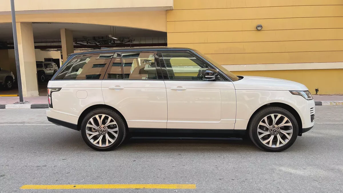 Land Rover Range Rover Vogue 2019 GCC Specs V6 Accident Free Original Paint-3-3