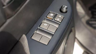 Toyota Hilux GLX AT 2.7 MID OPTION-14