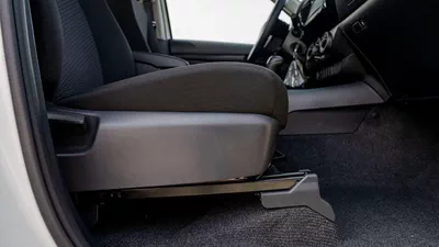 Toyota Hilux GLX AT 2.7 MID OPTION-21