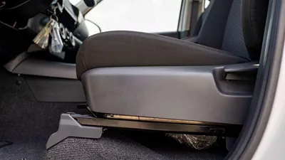 Toyota Hilux GLX AT 2.7 MID OPTION-7