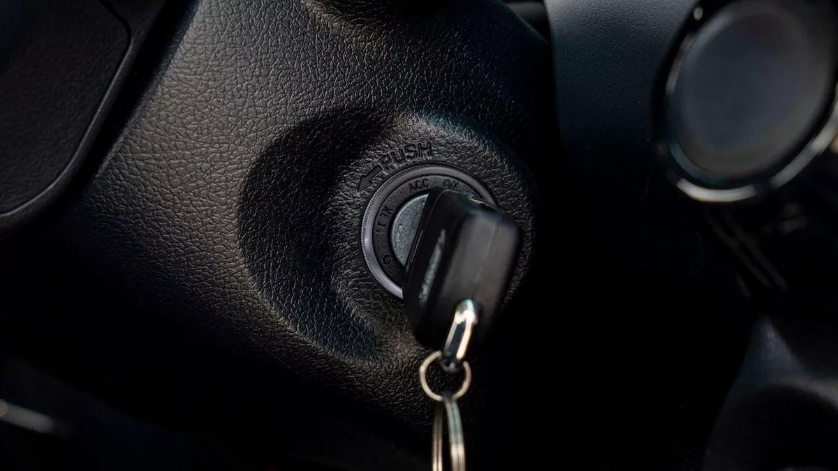 Toyota Hilux GLX AT 2.7 MID OPTION-18-0