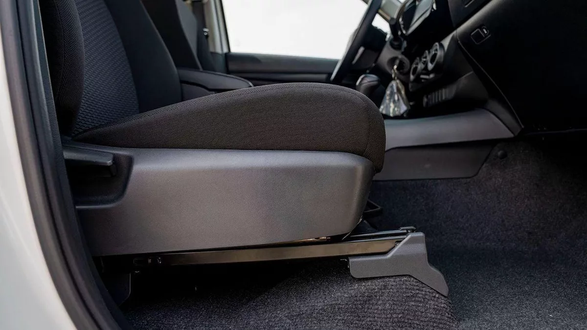 Toyota Hilux GLX AT 2.7 MID OPTION-21-0