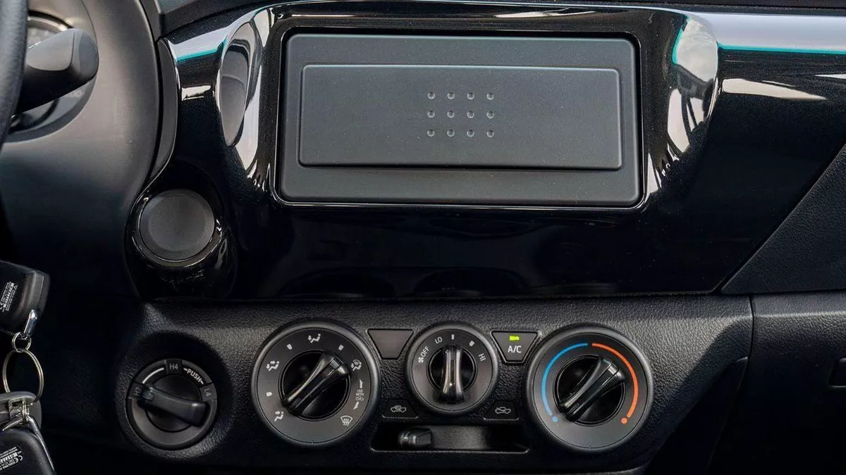 Toyota Hilux GLX AT 2.7 MID OPTION-23-0