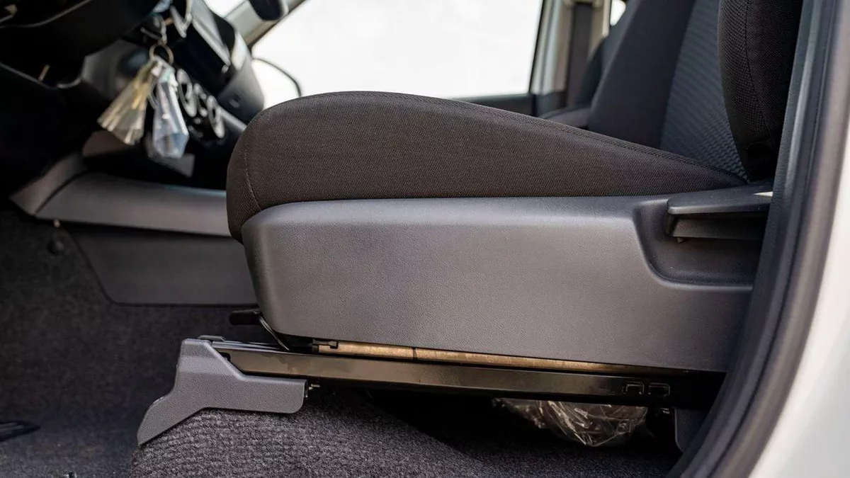 Toyota Hilux GLX AT 2.7 MID OPTION-7-0