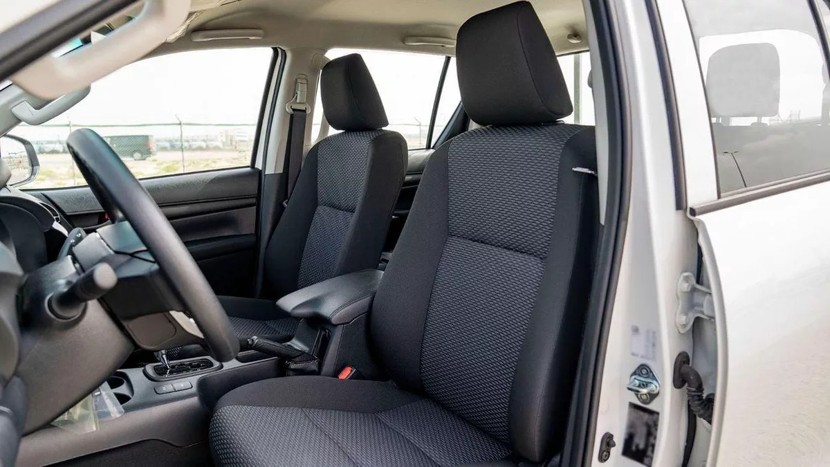 Toyota Hilux GLX AT 2.7 MID OPTION-8-0