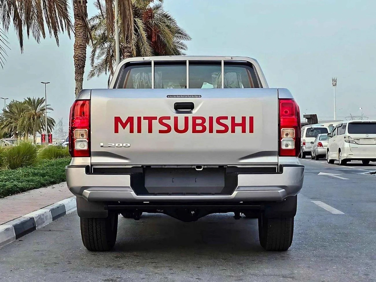 Mitsubishi L200 GLX 2.4L PETROL / M/T / SIDE STICKER / 4WD (CODE # GLXP)-6-6