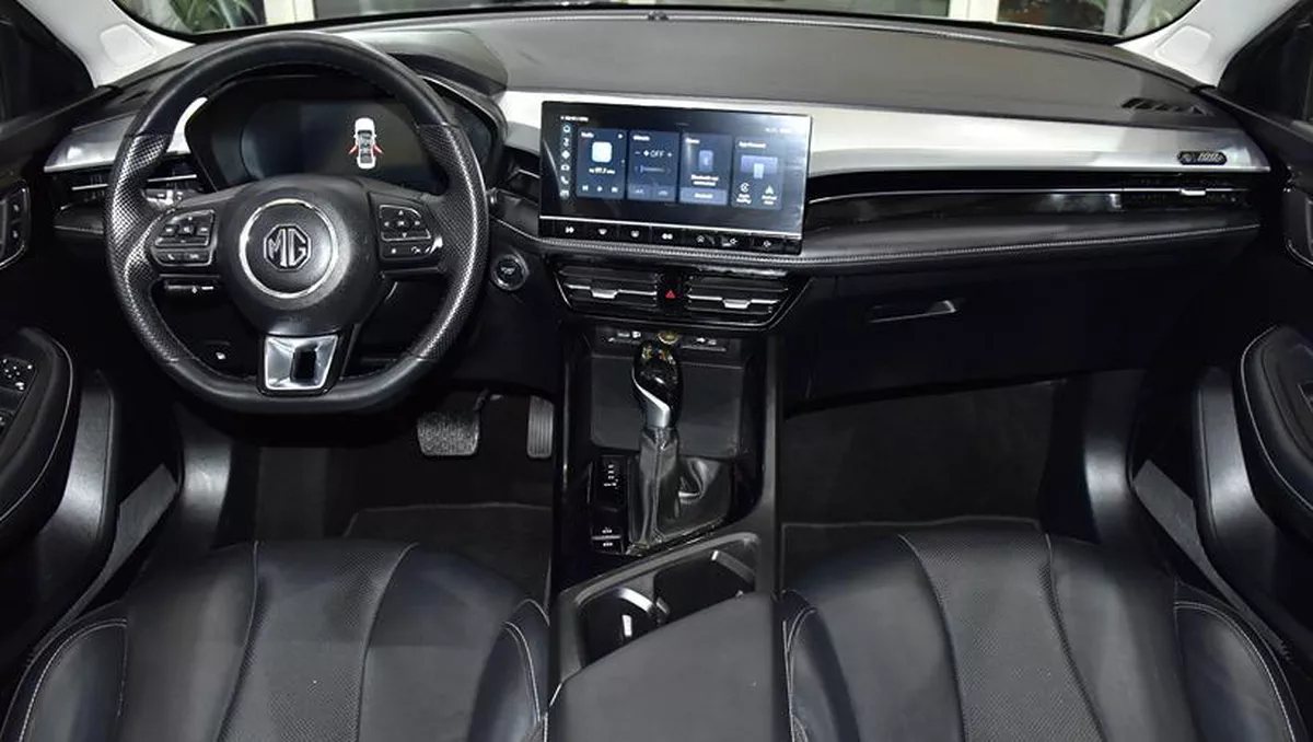 MG 5 ( 2025 Model ) in Silver Color GCC Specs-8-8