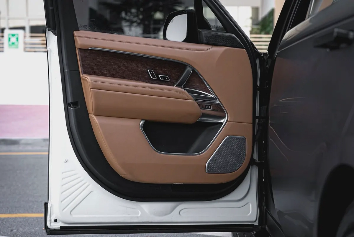 2023 | Range Rover Vogue P530 Autobiography | Low Mileage | 7Seater | Warranty one year-6-6