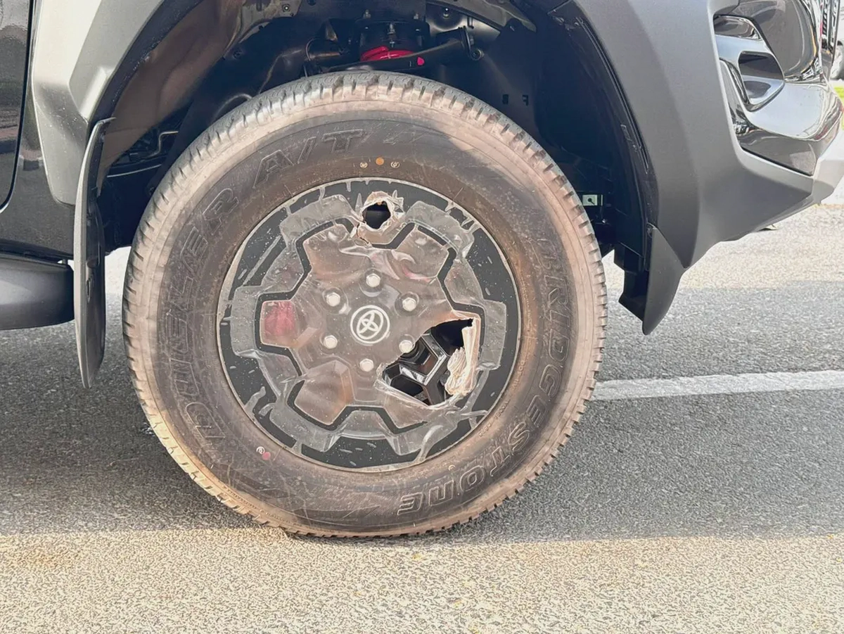2025 TOYOTA Hilux Dcab 4x4 2.8L GR-S W/RADAR BRAND NEW 0KM-17-17