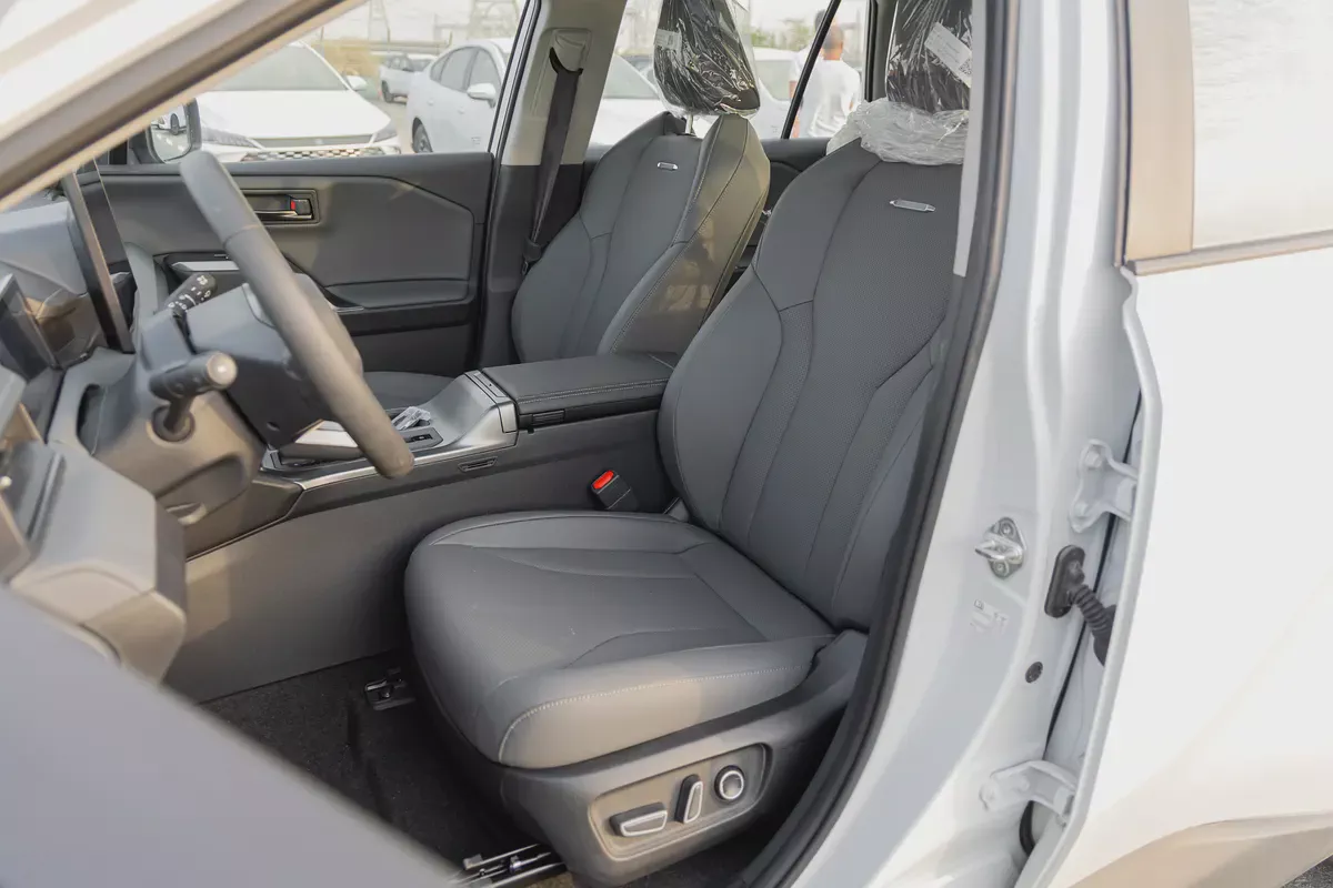 Toyota RAV4 Luxury | 2026 | Chinese Specs | 4WD | 2.0L Petrol (EXPORT)-8-8
