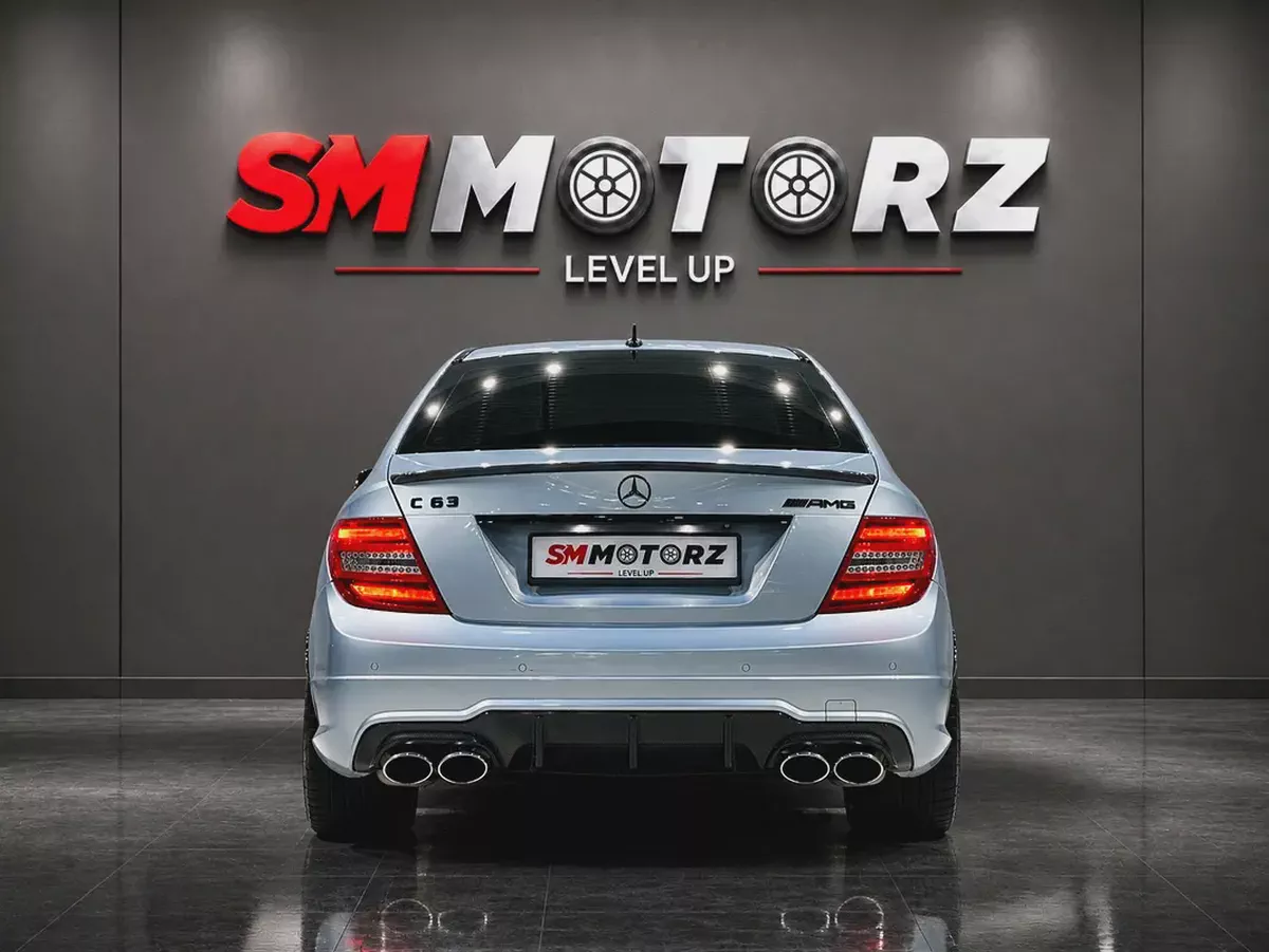 MERCEDES C63S EDITION 1 GCC SPECS IMACULATE CONDITION CARBON FIBER-3-3