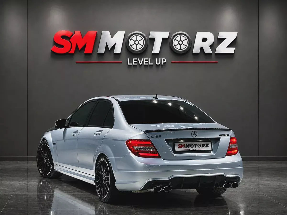 MERCEDES C63S EDITION 1 GCC SPECS IMACULATE CONDITION CARBON FIBER-4-4