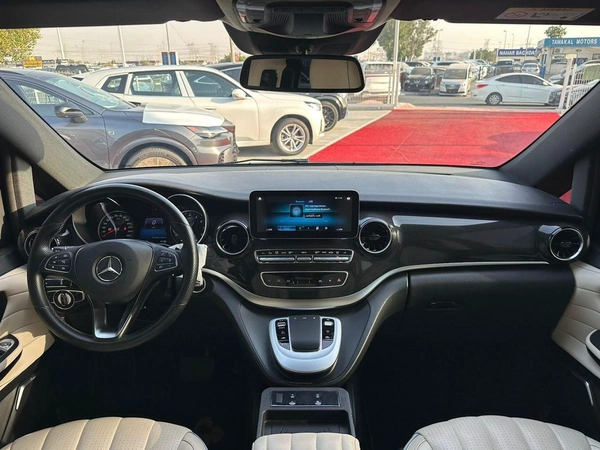 Mercedes Benz V 250 Std 2.1L Mercedes Benz V250 VIP GCC